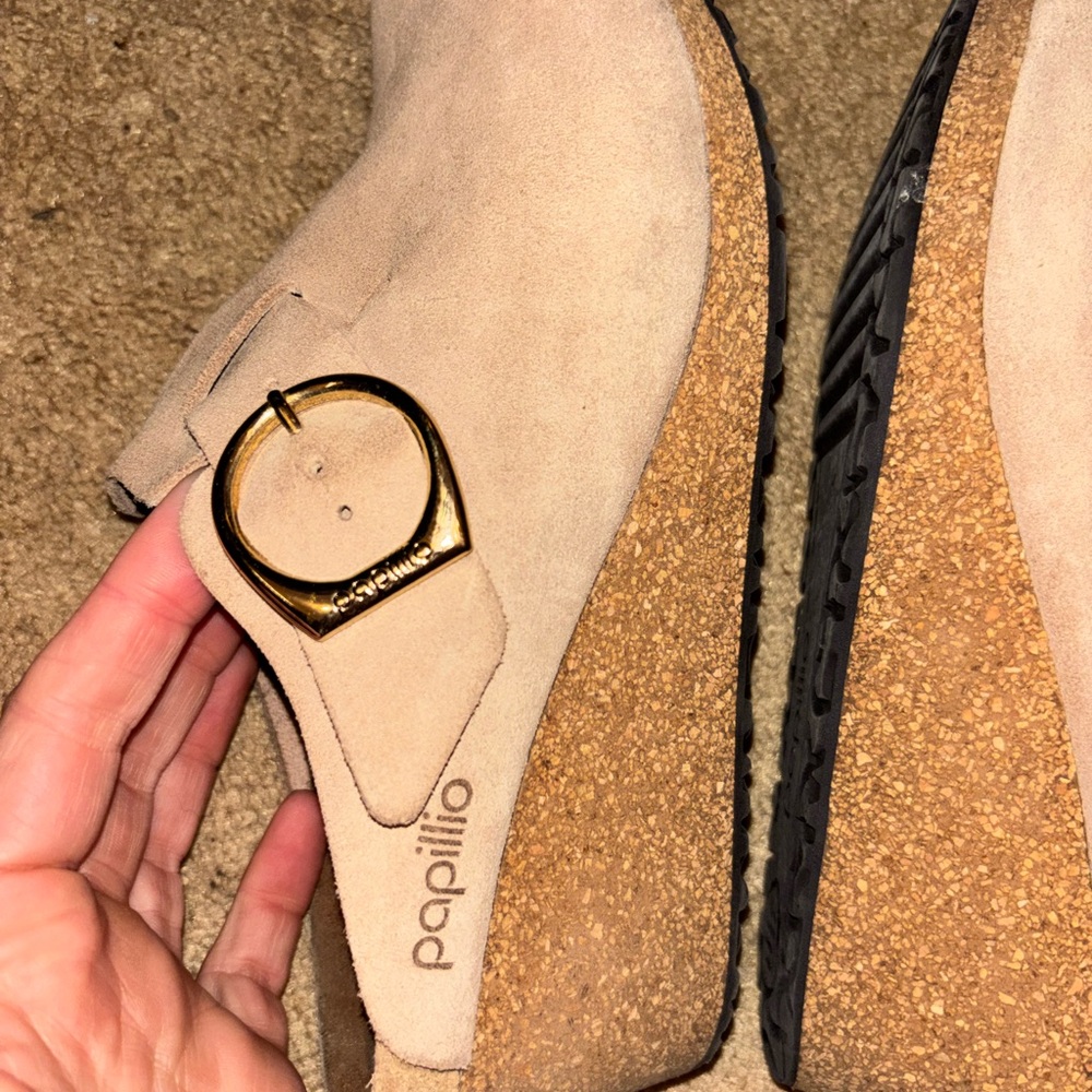 Papillio (Birkenstock) Light Tan Suede Clogs with Gold Buckle - Picture 5 of 8